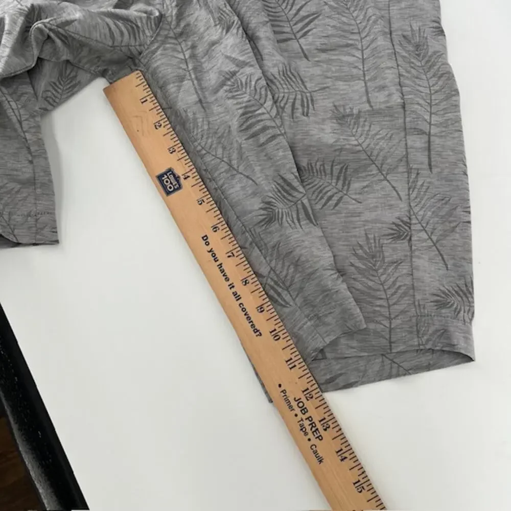 Travis Mathew Performance Golf Chino Shorts Mens 33 Gray Tropical Fern Print